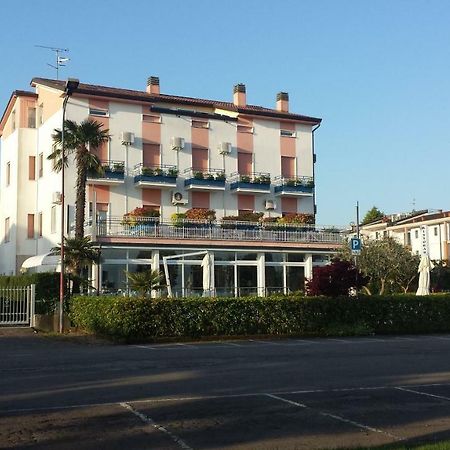 Hotel Cristallo Peschiera del Garda Kültér fotó
