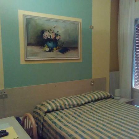 Hotel Cristallo Peschiera del Garda Kültér fotó