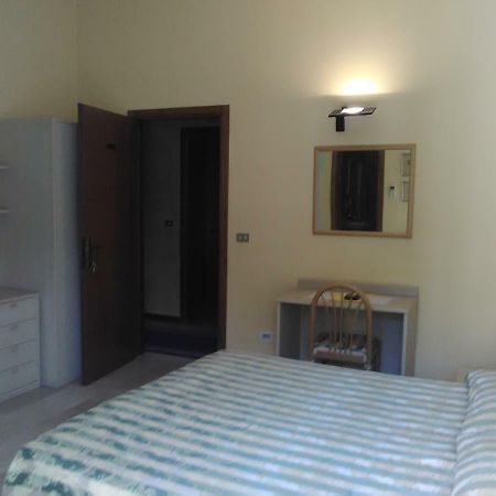 Hotel Cristallo Peschiera del Garda Kültér fotó