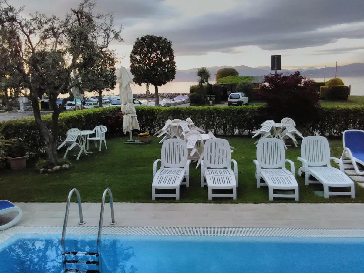 Hotel Cristallo Peschiera del Garda Kültér fotó