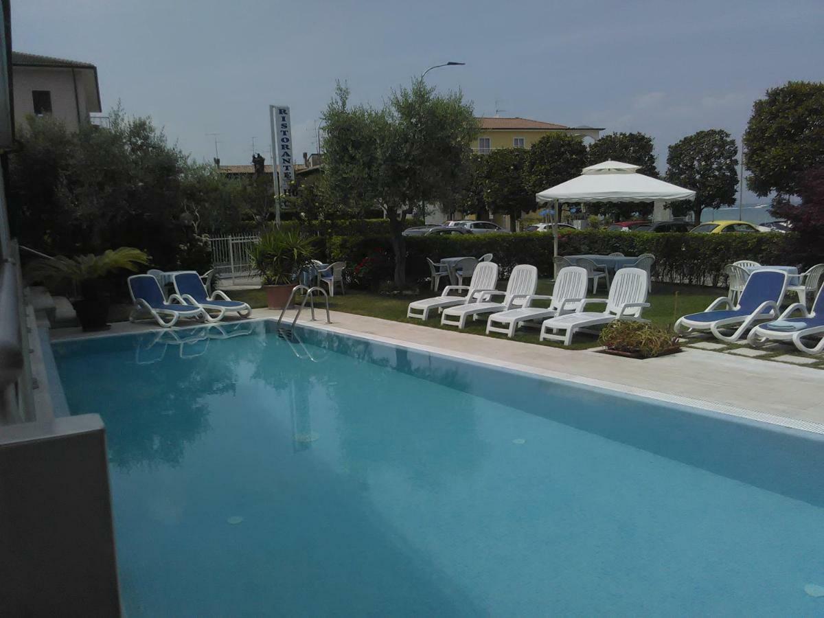 Hotel Cristallo Peschiera del Garda Kültér fotó