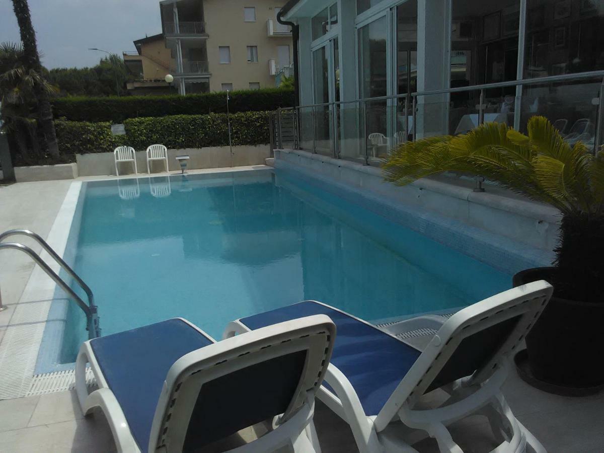 Hotel Cristallo Peschiera del Garda Kültér fotó