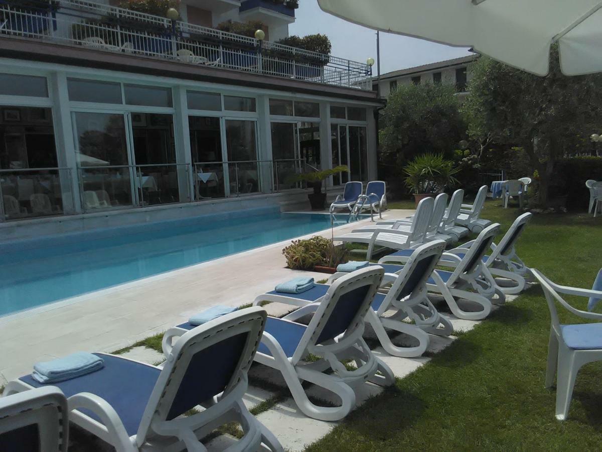 Hotel Cristallo Peschiera del Garda Kültér fotó