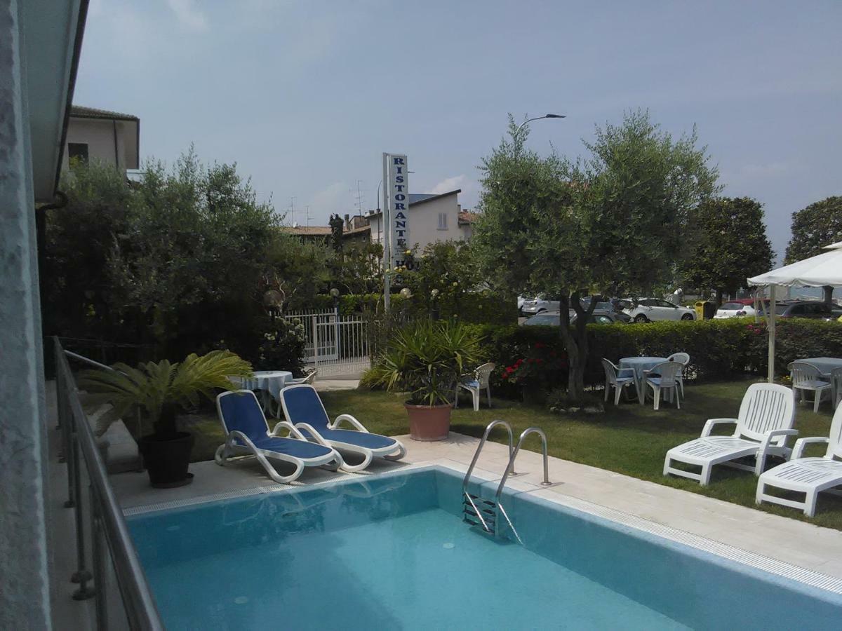 Hotel Cristallo Peschiera del Garda Kültér fotó