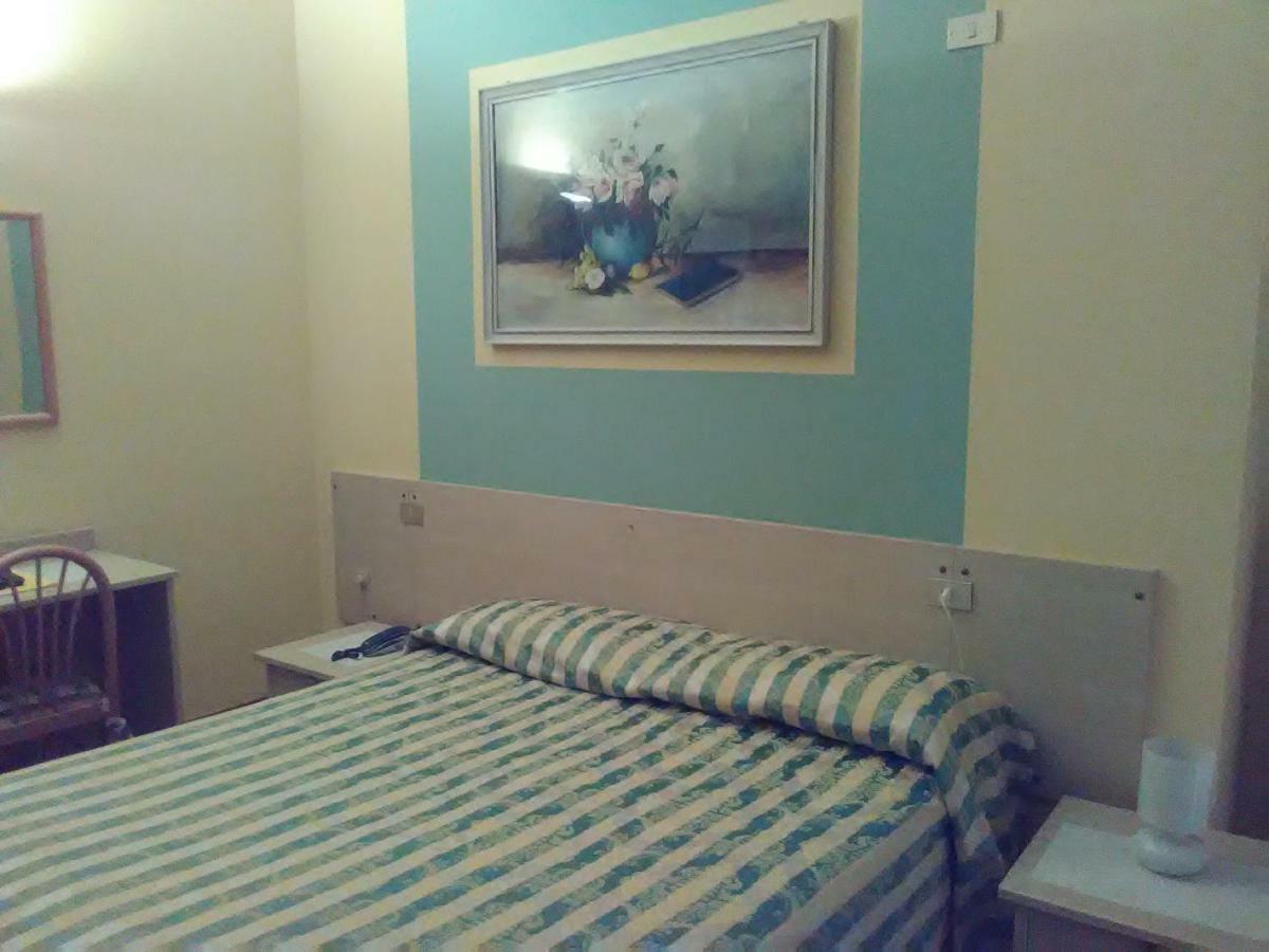 Hotel Cristallo Peschiera del Garda Kültér fotó