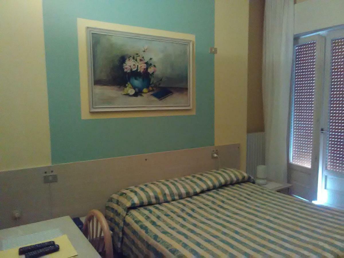 Hotel Cristallo Peschiera del Garda Kültér fotó