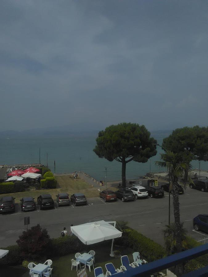 Hotel Cristallo Peschiera del Garda Kültér fotó